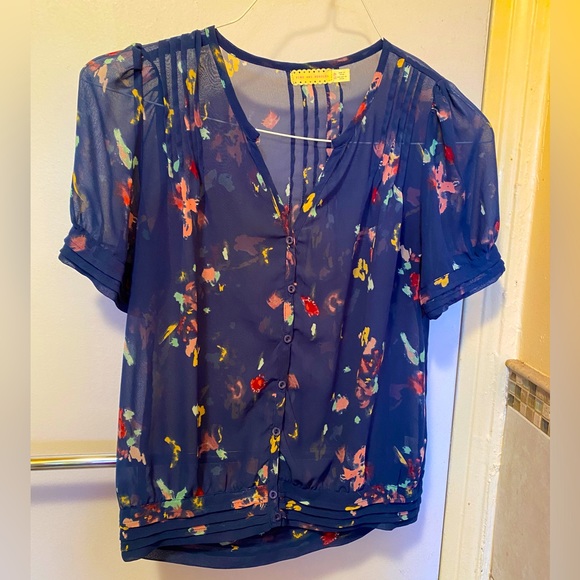 Delicate Abstract Pattern Pleated Button Down Blouse Small - Picture 1 of 7